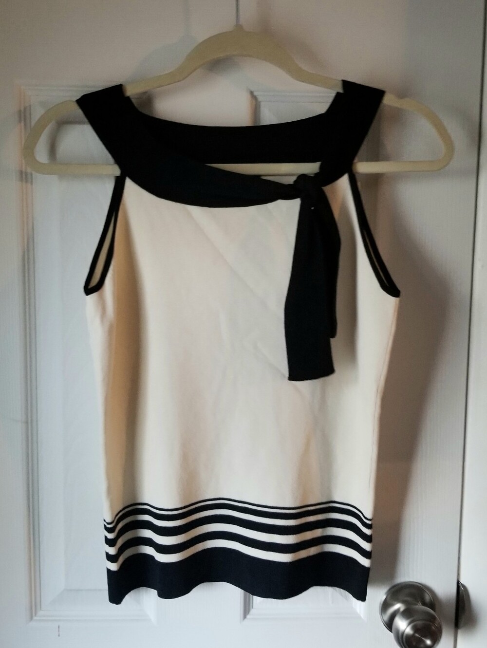 ❗New York & Company White Black Bow Tie Front Knit Tank XS❗